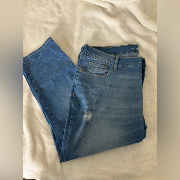 Old Navy Women’s Distressed Boyfriend Straight Jeans 18 Regular NWOT - Picture 7 of 7
